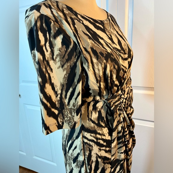 Connected Black and Tan Animal  Patterned Dress - size 12 P - Picture 14 of 17